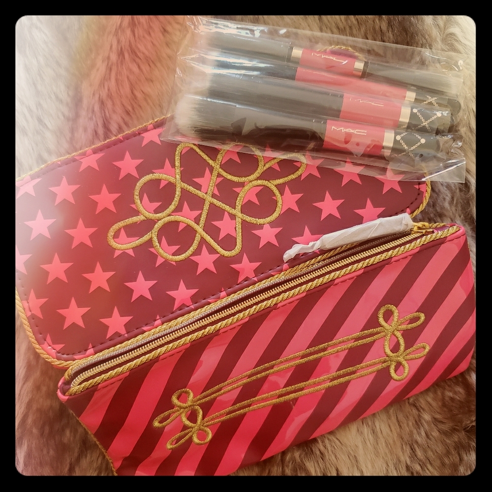 MAC 6pc Travel Brush & Cosmetic Bags